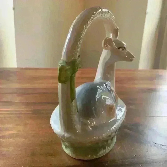 Vintage Porcelain Lusterware Deer in a Basket - Picture 2 of 6